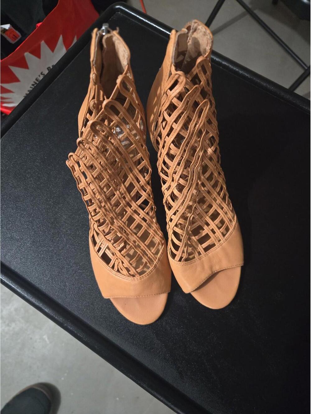 Vince Camuto Tan Leather Cage Peep Toe Booties Size US 6 EU 36.5 - Picture 2 of 5